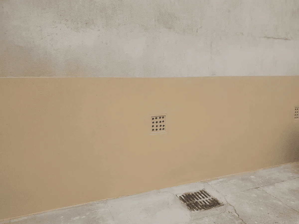 Mur assaini et rénové après injection de résine hydrophobe par Okmont