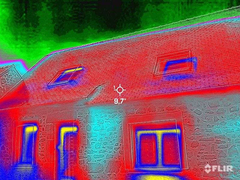 Cartographie thermique d'une maison bretonne, déperditions identifiées par les experts Okmont