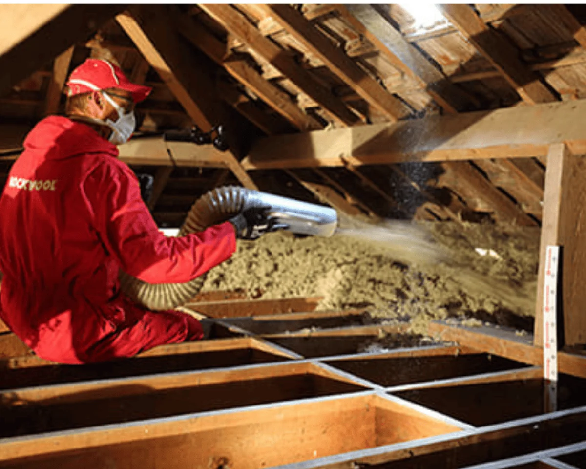 Laine de roche Rockwool soufflée dans des combles perdus, Okmont Rennes
