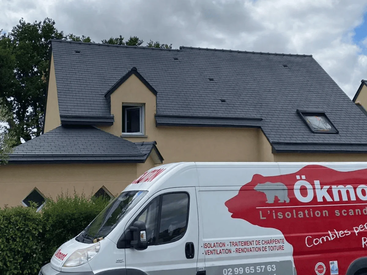 Démoussage d'une toiture en ardoise à Rennes par Okmont