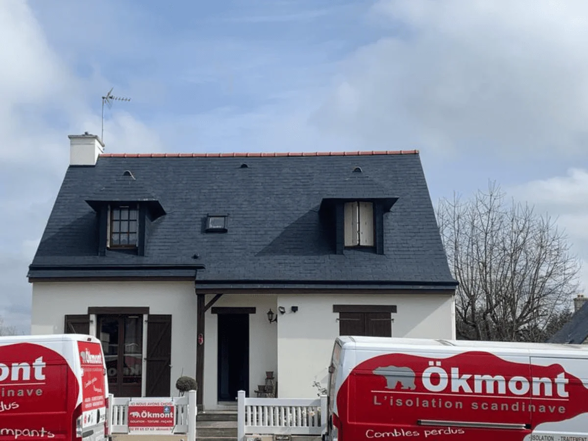 Technicien Okmont sur une toiture en Ille-et-Vilaine
