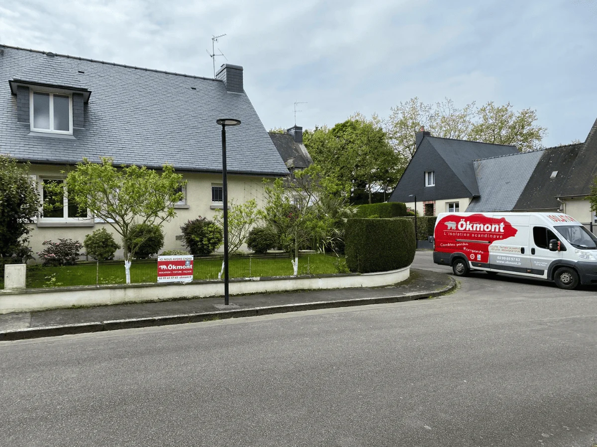 Réfection de faîtage et pose de gouttières aluminium par Okmont en Bretagne